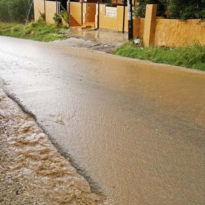 بالصور : مع بداية حزيران .. هطولات مطرية مُتفاوتة الغزارة في المناطق الساحلية السورية ..
