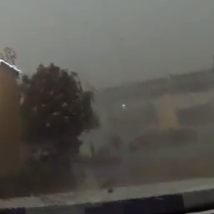 الرياح الشديدة تسقط قطاراً عن جسر في ولاية لويزيانا