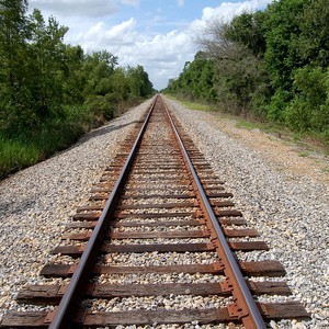 سيول جدة تجرف السكة الحديدية 