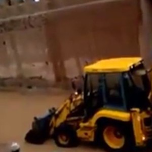 شاهد لحظة انهيار سور تاريخي في المغرب 