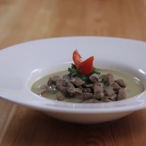 طريقة عمل وصفة شرائح اللحمة بصلصة الكاري الخضراء