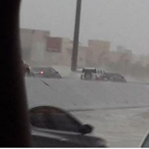 هكذا تجنّب البعض غرق مركباتهم في الرياض 