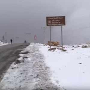 بالفيديو:  شاهد ثلوج جبل مبرك الخميس 9/1/2020