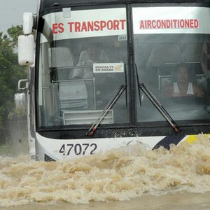 بالفيديو : حادث اصطدام مروّع بين شاحنة متوقفّة وقطار مُسرِع 