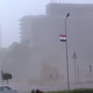 بالفيديو: غبار وأمطار خفيفة في قلب العاصمة المصرية 