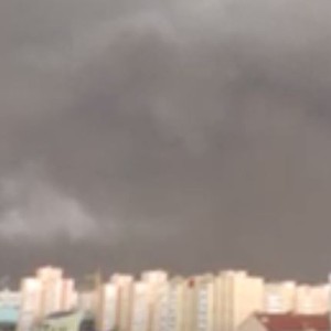 عاصفة ترابية تحول نهار "بيلاروسيا" إلى ظلام دامس