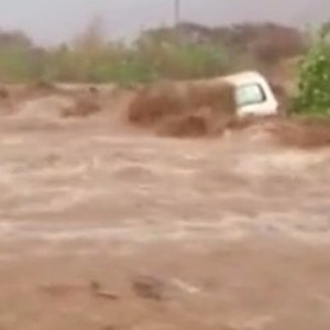 لحظة جرف السيل لعائلة "المتعاني" ووفاتهم جميعا 