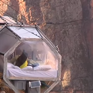 الحجز في هذا الفندق فقط لأصحاب القلوب القوية.. شاهد