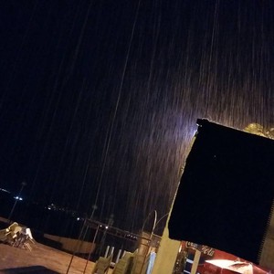 بالصور: أمطار غزيرة في محافظة العقبة