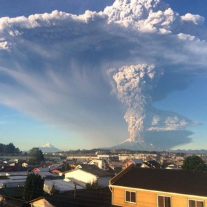 لحظة انفجار بركان تشيلي كما ظهر من الفضاء 