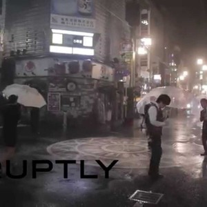 بالفيديو : الإعصار نيوغوري يصل الى جزيرة "كيوشو" اليابانية حاملاً معه الأمطار الغزيرة .. 