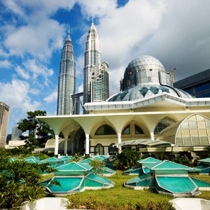 الفيضانات في ماليزيا تودي بحياة 10 أشخاص 