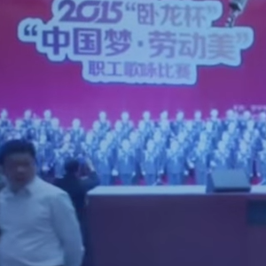 لحظة انهيار مسرح بـ  80 شخصاً في الصين