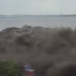 بالفيديو: موجة مدّ "نهري" مرعبة ترهب الآلاف في الصين