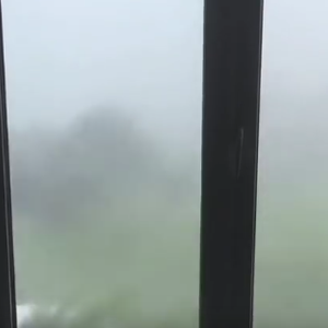 شاهد: الإعصار نيكول يضرب جزر برمودا بقوة 