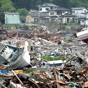 بالفيديو : مشاهد من الدمار الناجم عن الزلزال في اليابان وتحذيرات من تسونامي 