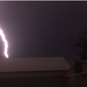 أقوى مقطع تم تسجيله لعاصفة بلدة ميلدورا الأسترالية مساء الجمعة 