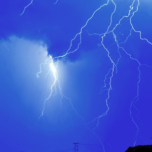 بالصور: عواصف رعدية لن تُصدق أنها أُلتقطت في سماء المملكة