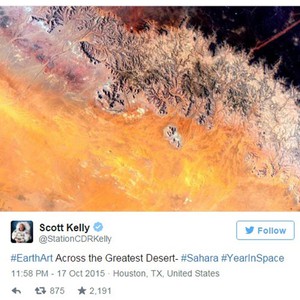 بالصور: انقلاب شاحنة محملة بسيارات جديدة جنوب الليث