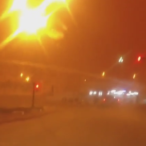 هذه ليست مشاهد من كوكب المريخ ، إنها اجواء عاصفة تمير الرملية نهار الاربعاء 