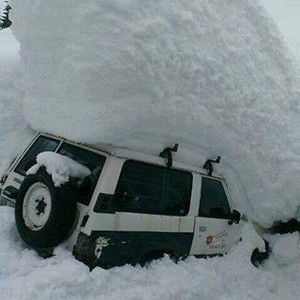 بالصور: كميات كبيرة من الثلوج تدفن أجزاء من شمال ايطاليا 