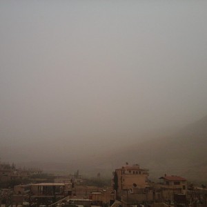 بالصور : عاصفة رملية قوية تجتاح أجزاء واسعة من مساحة سوريا