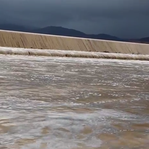 بالفيديو : فيضان سد الحجرة بتهامة الباحة لأول مرة منذ 16 عاماً