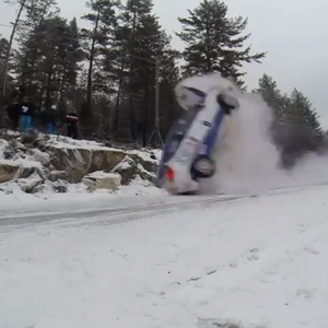 بالفيديو : سيارة تتعرض لحادث خطير جداً في ثلوج النرويج