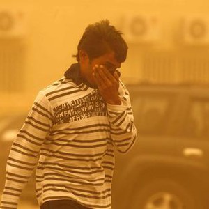 عاصفة رملية مرعبة تشُل حركة السير بأجزاء من مكة والرؤية لـ 3 أمتار فقط 