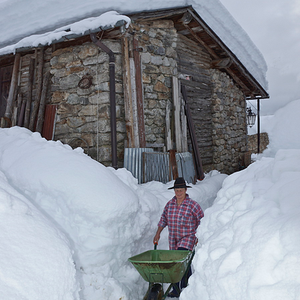 صور رائعة : تراكم الثلوج يصل إلى 300 سم في أجزاء من إيطاليا