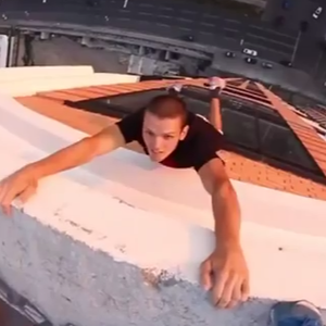 فيديو لأصحاب القلوب القوية : مغامرون في روسيا بينهم و بين الموت خطوة واحدة