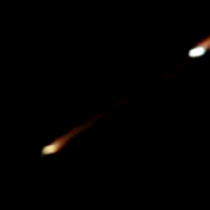 بالفيديو : فيلم وثائقي .. جسم مضيء يثير الرعب في سماء السعودية 