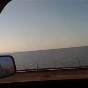 بالفيديو : شاهد بحيرة غويمض الموجودة على طريق الرياض القصيم