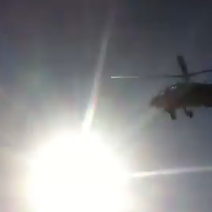 بالفيديو : هبوط فاشل و خطير لطائرة مروحية من طراز أباتشي على الثلوج