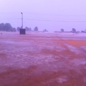 بالفيديو : أمطار رعدية غزيرة تروي أراضي الشقيق جنوب الجوف 