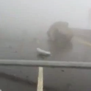 انهيارات صخرية خطيرة و سقوط أعمدة الكهرباء على طريق الهدا في الطائف