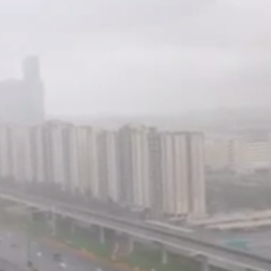 بالفيديو : تساقُط أمطار الخير على دبي و انخفاض درجات الحرارة