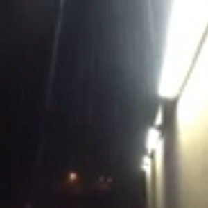 بالفيديو : هُطول الأمطار في أجزاء من منطقة حائل ليلة الخميس/الجمعة