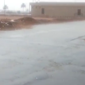 بالفيديو : حبات البرد و أمطار الخير و البركة تهطل على حائل 