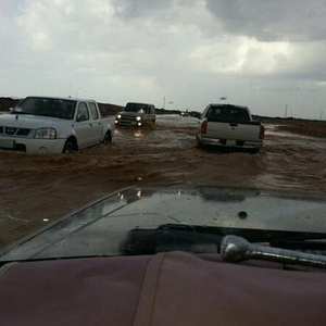 بالصور: أمطار رعدية غزيرة على أجزاء من حائل عصر الإثنين