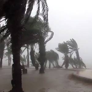 فيديو : شواطئ إملج تحت ضرب العاصفة– مونتاج رائع و شامل