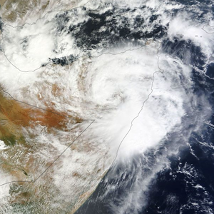 عاصفة هوجاء تودي بحياة 300 شخص بالصومال وسط صمت دولي كبير