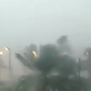 بالفيديو : شاهد قوة العاصفة التي ضربت الخفجي 