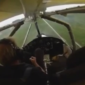 بالفيديو: رباطة جأش الطيّار تنقذه من تحطّم الطائرة بعدما توقف المحرك في الجو