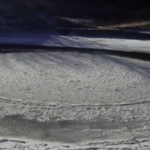 فيديو : اكتشاف قرص جليدي عملاق يدور بشكل غريب في نهر بولاية داكوتا الأمريكية