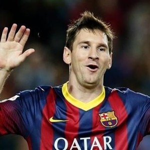 شاهد بالفيديو:  ميسي ينطح مدافع روما ويعيد ذكريات زيدان