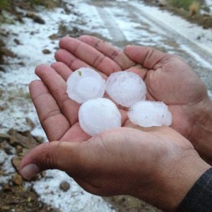 تساقط برد كثيف على الطائف نهار السبت