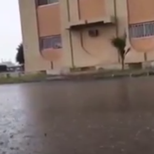 بالفيديو : استمتع بصوت هدير الأمطار الغزيرة جنوب جدة نهار الخميس 23-12-1435 هـ