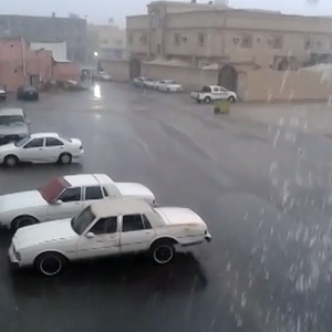 بالفيديو : شاهد غزارة الأمطار على مدينة ينبع البحر عصر الأحد