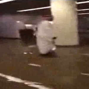 بالفيديو : مياه الأمطار تداهم قسم الطوارئ في مستشفى الهيئة الملكية في ينبع 